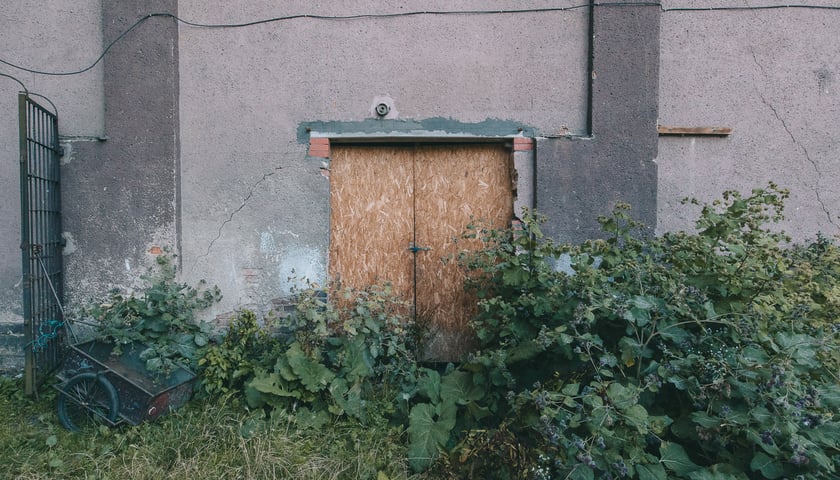 <p>Zdjęcia Jerzego Wypycha w książce &bdquo;Te wszystkie Raje, Zrywy i Jutrzenki. O małych kinach na Dolnym Śląsku&rdquo; układają się w rodzaj eseju fotograficznego</p>