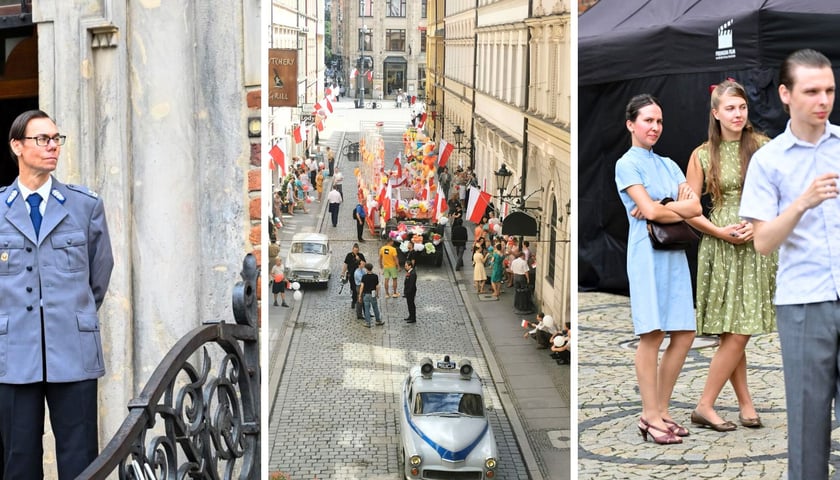 Na zdjęciu w środku plan zdjęciowy w Sukiennicach z milicyjnym samochodem, z prawej i z lewej obsada serialu i statyści 