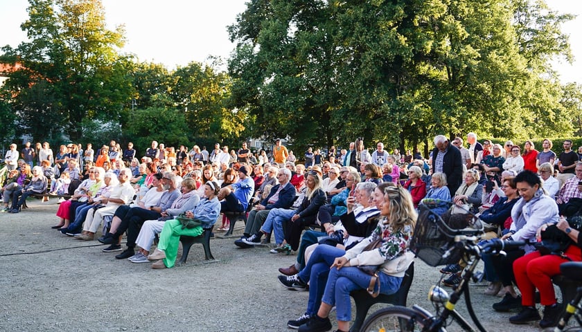 <p>Koncert z cyklu Muzyczne Parki Wrocławia - Sępolno, Emose Uhunmwangho, 24 sierpnia</p>
