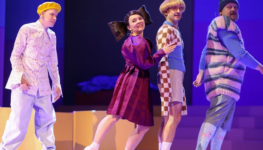 Scena ze spektaklu "Zła dziewczynka" Wrocławskiego Teatru Lalek