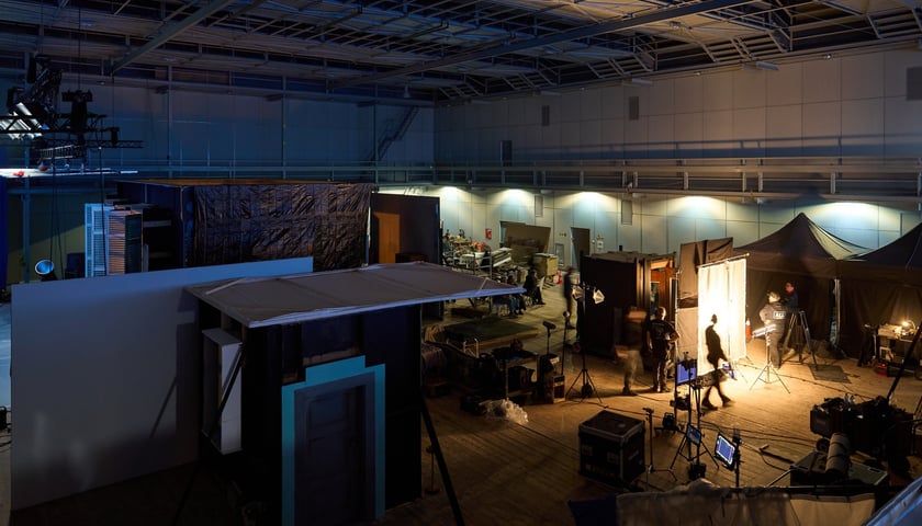 Wytw&oacute;rnia Film&oacute;w Fabularnych we Wrocławiu - studio "B", plan filmu "1949" w reż. Pawła Pawlikowskiego