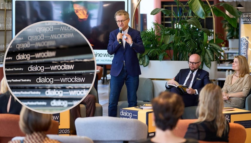 Na zdjęciu z lewej przemawia prof. Mirosław Kocur, obok niego wiceprezydent Wrocławia Jakub Mazur i dyrektor Strefy Kultury Wrocław Olga Nowakowska