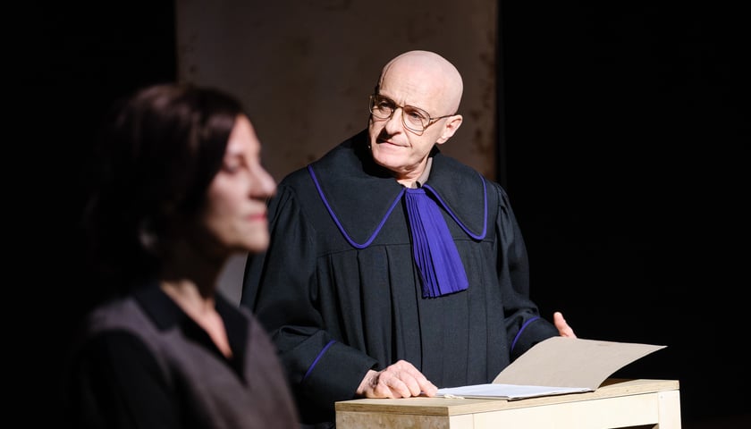 <p>Maja Ostaszewska i Jacek Poniedziałek w spektaklu &bdquo;Kofman. Podw&oacute;jne wiązanie&rdquo;</p>