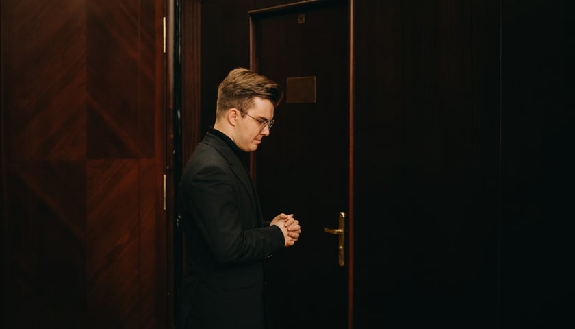 Piotr Alexewicz podczas przesłuchań XIX Międzynarodowego Konkursu Pianistycznego im. Fryderyka Chopina w Filharmonii Narodowej