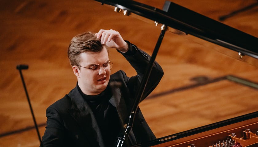 <p>Piotr Alexewicz podczas przesłuchań w III etapie Konkursu Chopinowskiego</p>