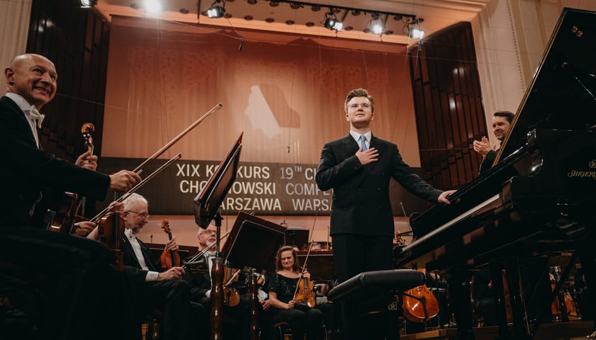 <p>Piotr Alexewicz po wykonaniu koncertu podczas XIX Konkursu Chopinowskiego&nbsp;</p>