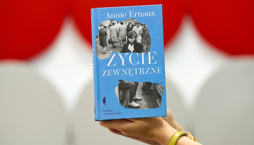 <p>Annie Ernaux, &bdquo;Życie zewnętrzne&rdquo;, przełożyła Anastazja Dwulit, Wydawnictwo Czarne</p>