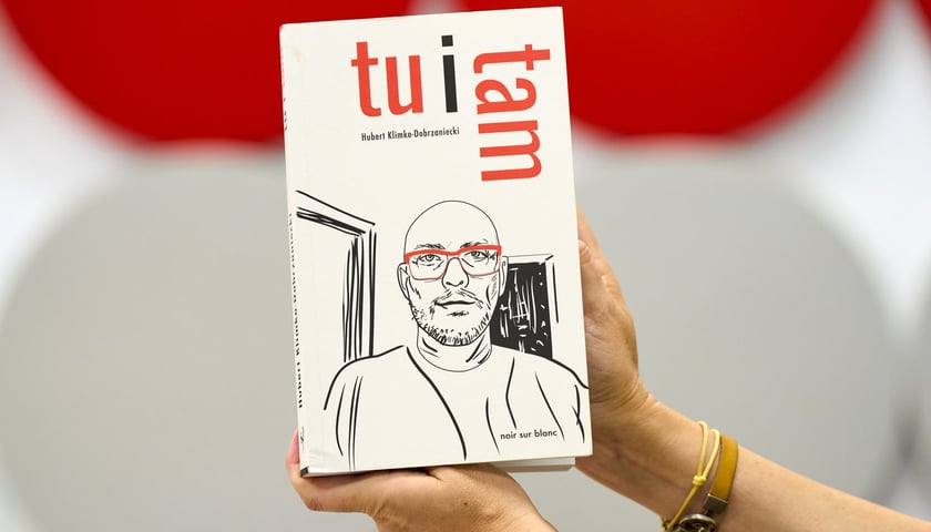<p>Hubert Klimko-Dobrzaniecki, &bdquo;Tu i tam&rdquo;, Oficyna Noir sur Blanc</p>