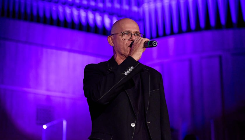 III edycja Og&oacute;lnopolskiego Senioralnego Festiwalu Piosenki Artystycznej w ramach Wrocławskich Dni Seniora - koncert finałowy