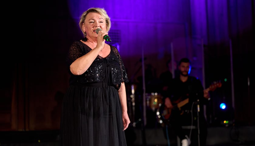 III edycja Og&oacute;lnopolskiego Senioralnego Festiwalu Piosenki Artystycznej w ramach Wrocławskich Dni Seniora - koncert finałowy
