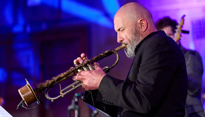 III edycja Og&oacute;lnopolskiego Senioralnego Festiwalu Piosenki Artystycznej w ramach Wrocławskich Dni Seniora - koncert finałowy