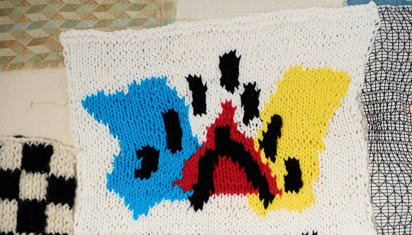 Fragmenty tkaniny artystycznej, która od 29 października ozdobi ścianę w Barbarze