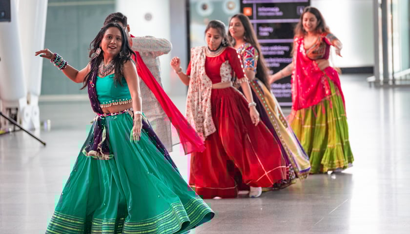 Obchody Święta Diwali na lotnisku we Wrocławiu, 2 listopada 2025