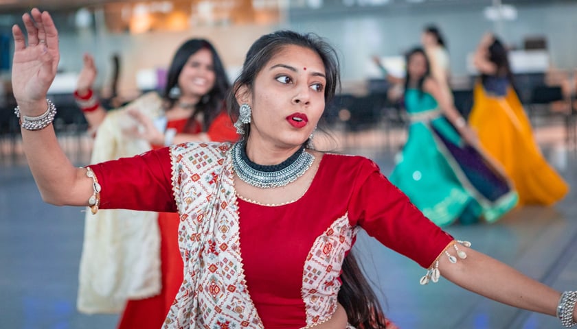 Obchody Święta Diwali na lotnisku we Wrocławiu, 2 listopada 2025