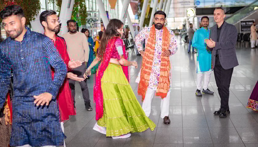 Obchody Święta Diwali na lotnisku we Wrocławiu, 2 listopada 2025