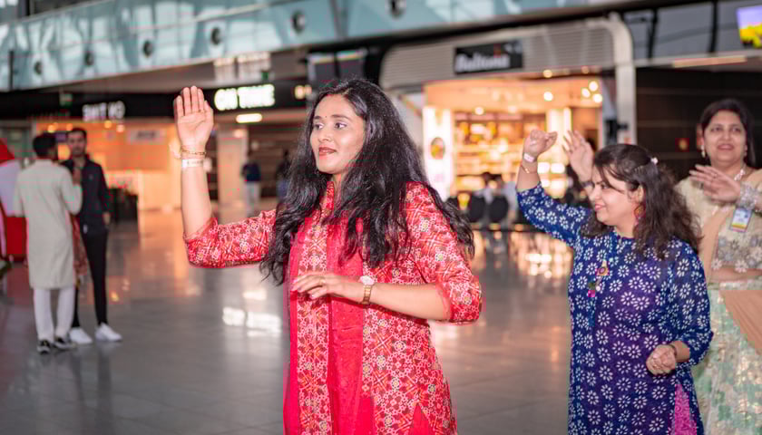 Obchody Święta Diwali na lotnisku we Wrocławiu, 2 listopada 2025