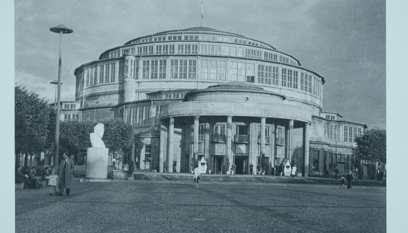 <p>&bdquo;Popiersie robotnika&rdquo; na archiwalnych zdjęciach z Wystawy Ziem Odzyskanych</p>