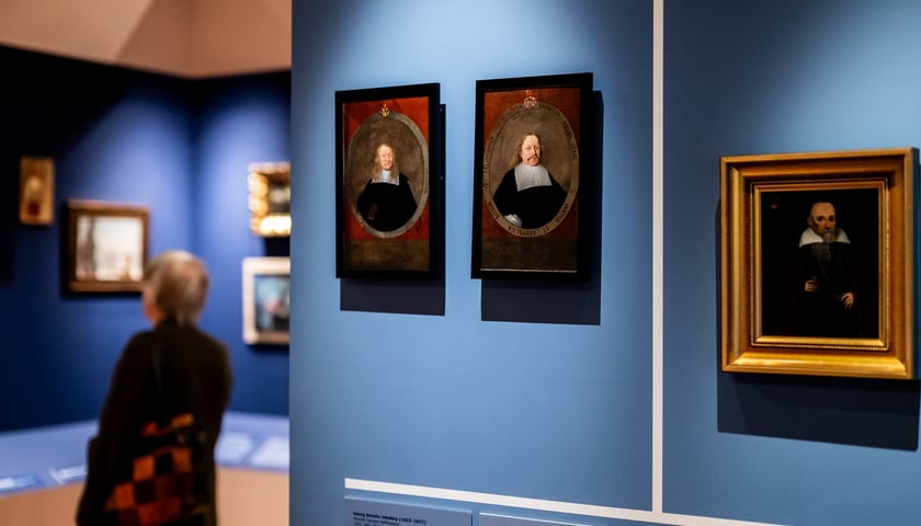 <p>Prace, jakie zobaczymy na wystawie &bdquo;Mikroświaty&rdquo; w Muzeum Narodowym do 22 marca 2026</p>