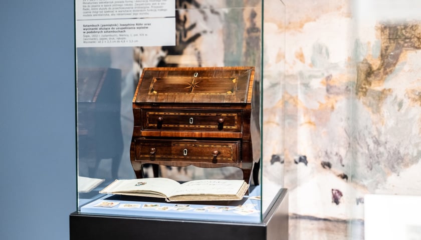 Prace, jakie zobaczymy na wystawie &bdquo;Mikroświaty&rdquo; w Muzeum Narodowym do 22 marca 2026