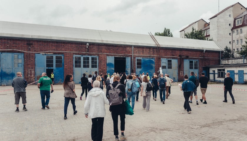 Wnętrza hali po Kraftpoście na Kolejowej