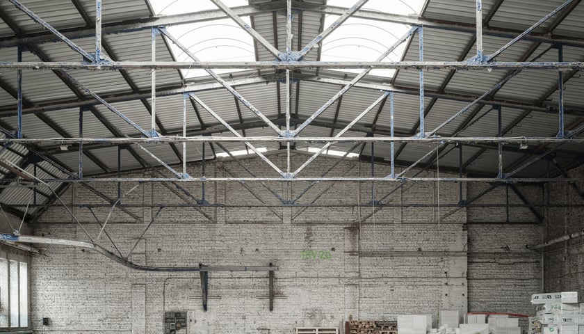 Wnętrza hali po Kraftpoście na Kolejowej