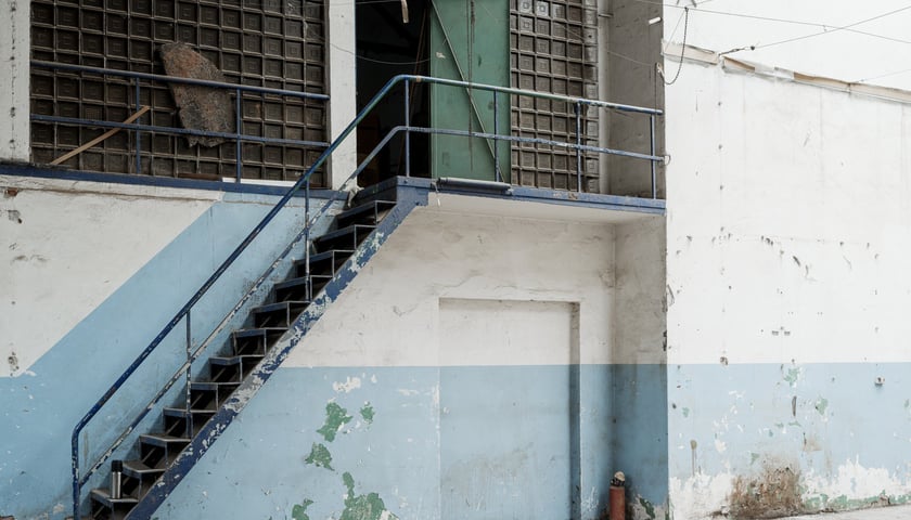 Wnętrza hali po Kraftpoście na Kolejowej