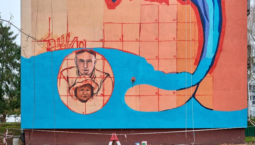 Prace nad nowym muralem przy Kr&oacute;lewskiej