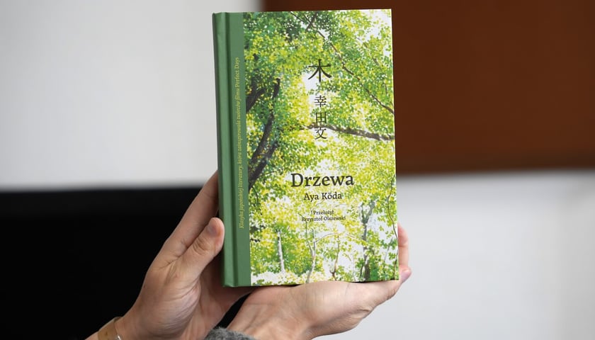 <p class="MsoNormal">Aya Kōda, &bdquo;Drzewa&rdquo;, przełożył Krzysztof Olszewski</p>