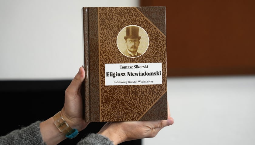 <p>Tomasz Sikorski, &bdquo;Eligiusz Niewiadomski&rdquo;, Państwowy Instytut Wydawniczy&nbsp;</p>