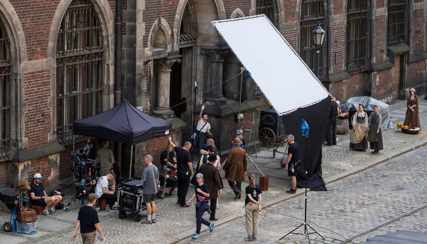 Plan filmowy podczas kręcenia filmu na ul. Karola Szajnochy we Wrocławiu