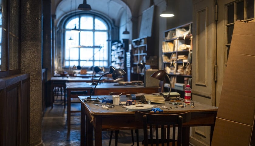 Plan zdjęciowy do filmu „The Travellers” w pałacu Wallenberg-Pachalych