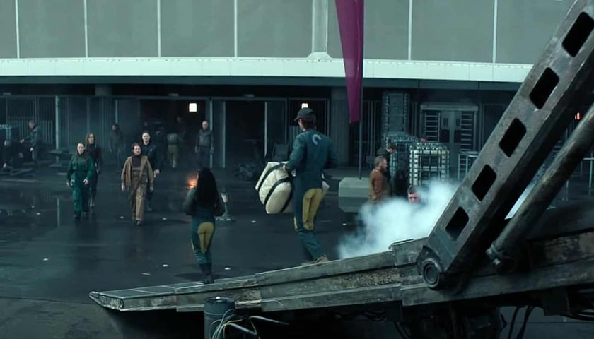 Kadry z serialu "Fundacja" od Apple TV+ z udziałem wrocławskiego stadionu - Tarczyński Areny