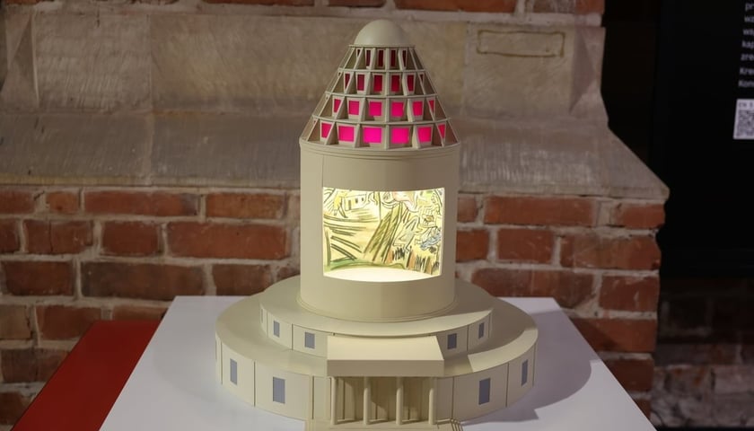 Eksponaty z wystawy Gdyby. Niezrealizowane wizje nowoczesnego Wrocławia w Muzeum Architektury we Wrocławiu.