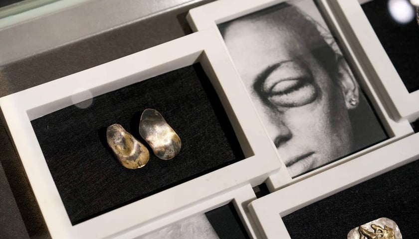 <p>Prace Dominiki Kuźniar na wystawie w Muzeum Teatru do 8 marca</p>