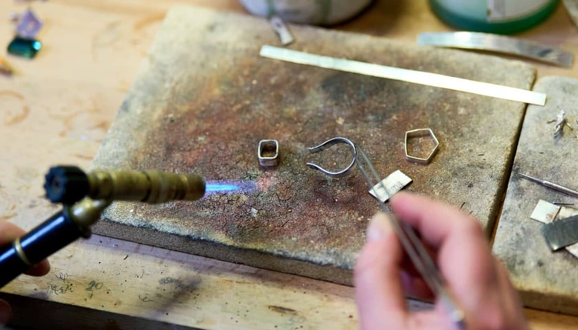 Dominika Kuźniar w swojej pracowni w Niegalerii przy Tęczowej