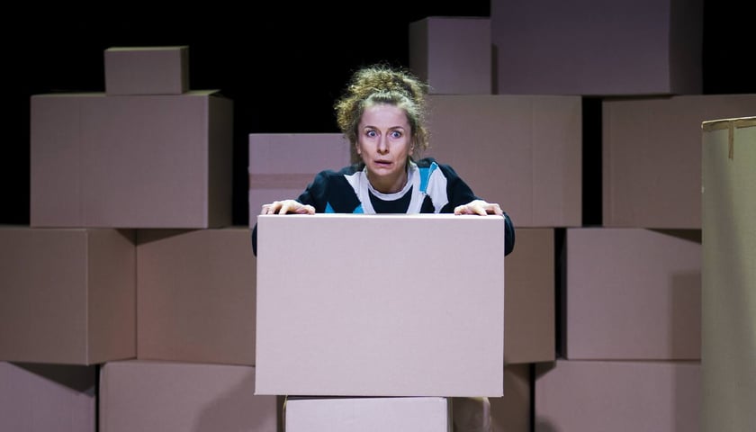 <p>Na zdjęciu Kamila Chruściel jako bohaterka w spektaklu &bdquo;Baaach!&rdquo;</p>