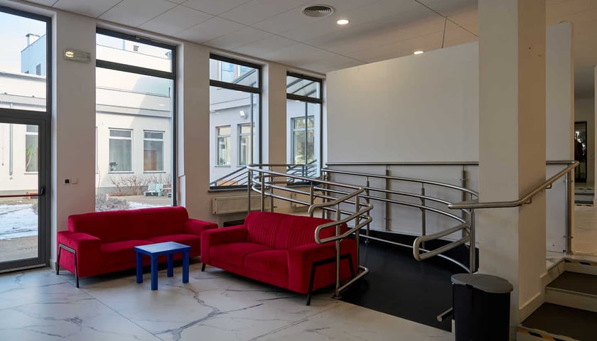 Centrum Nowy Pafawag zyskało nową przestrzeń na galerię sztuki &ndash; wystawa &bdquo;Kr&oacute;lewnę myszka zjadła&rdquo; z pracami Kasi Banasiak