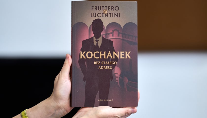 <p>Fruttero &amp; Lucentini, &bdquo;Kochanek bez stałego adresu&rdquo;, przełożyła Barbara Sosnowska, Oficyna Noir sur Blanc</p>