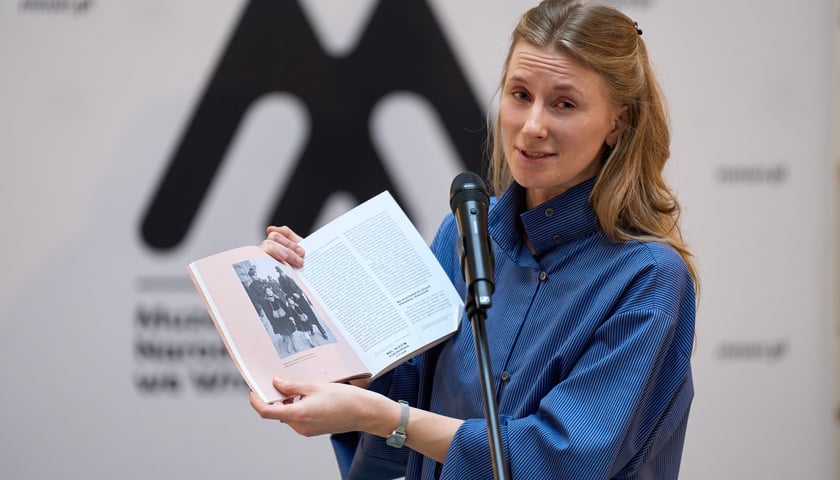 <p>Uroczyste odsłonięcie &bdquo;Portretu sześcioletniej Bożeny Steinborn&rdquo; Witkacego &ndash; daru dla Muzeum Narodowego we Wrocławiu</p>