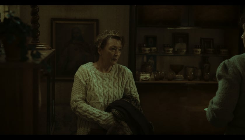 <p>Kadry z filmu &bdquo;Zima pod znakiem Wrony&rdquo; w reżyserii Kasi Adamik &ndash; aktorka Lesley Manville</p>