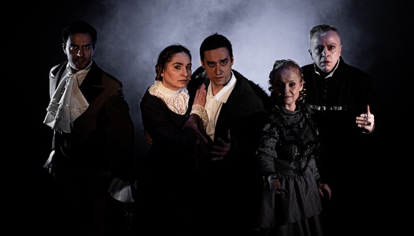 <p>&bdquo;Dracula&rdquo; w reż. Weroniki Zajkowskiej na scenie na Świebodzkim</p>