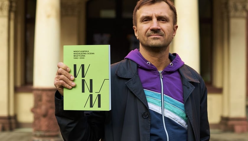 <p>Paweł Piotrowicz, jeden z kurator&oacute;w wystawy</p>