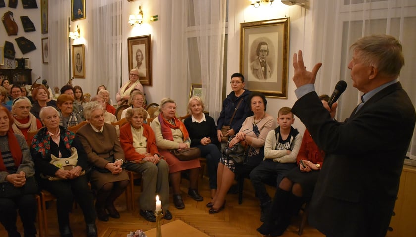 <p>Klub Muzyki i Literatury &ndash; prelekcja prof. Jana Miodka w 2019 r.</p>