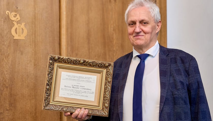 Klub Muzyki i Literatury &ndash; Ryszard Sławczyński z boprawionym biletem wstępu na otwarcie Klubu Muzyki i Literatury