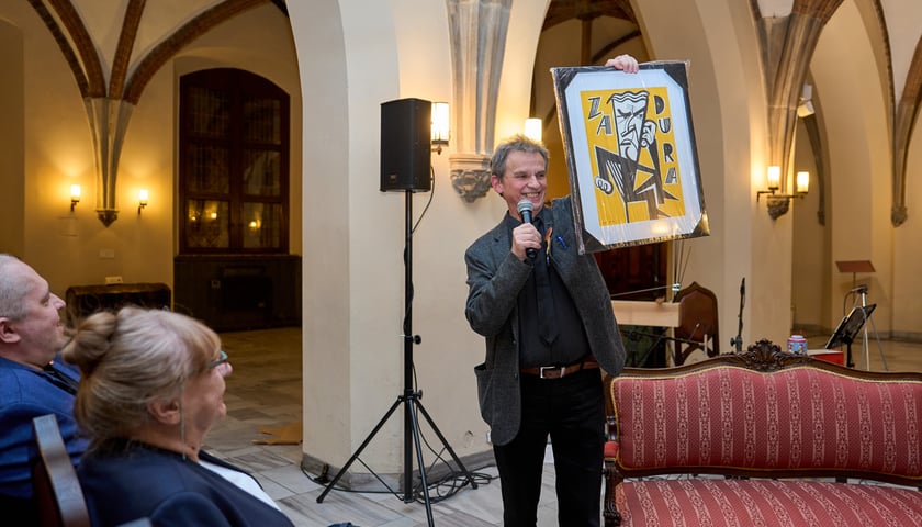 Gala wręczenia Nagrody &bdquo;Odry&rdquo; w Ratuszu połączona z jubileuszem 65-lecia pisma &ndash; redaktor naczelny Mariusz Urbanek&nbsp;