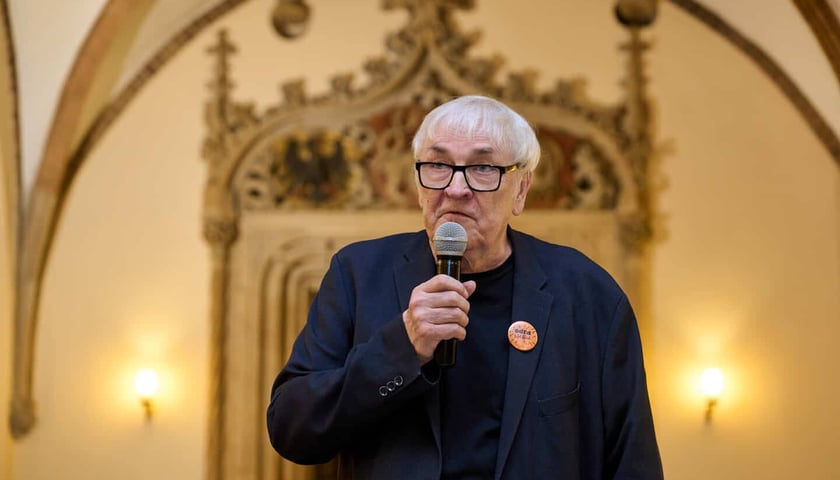 <p>Gala wręczenia Nagrody &bdquo;Odry&rdquo; w Ratuszu połączona z jubileuszem 65-lecia pisma &ndash; laureat Bohdan Zadura</p>