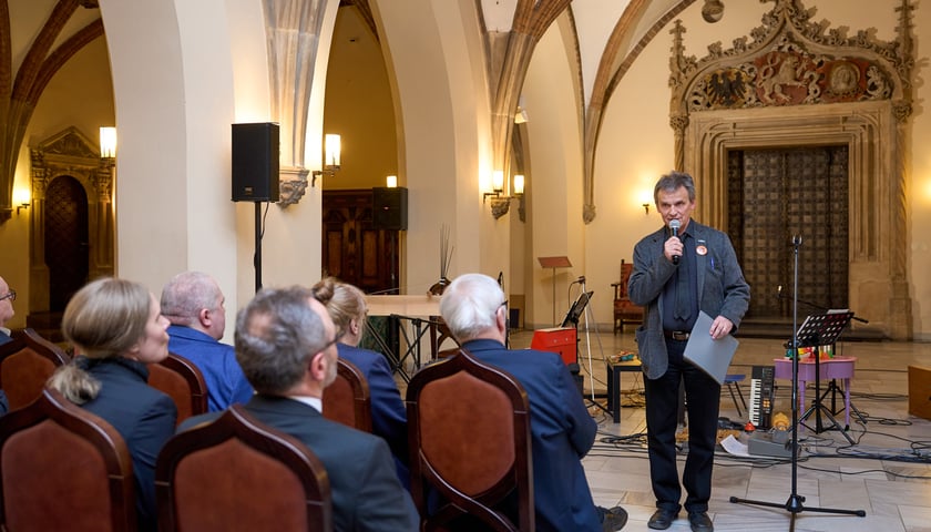 <p>Gala wręczenia Nagrody &bdquo;Odry&rdquo; w Ratuszu połączona z jubileuszem 65-lecia pisma &ndash; redaktor naczelny Mariusz Urbanek</p>