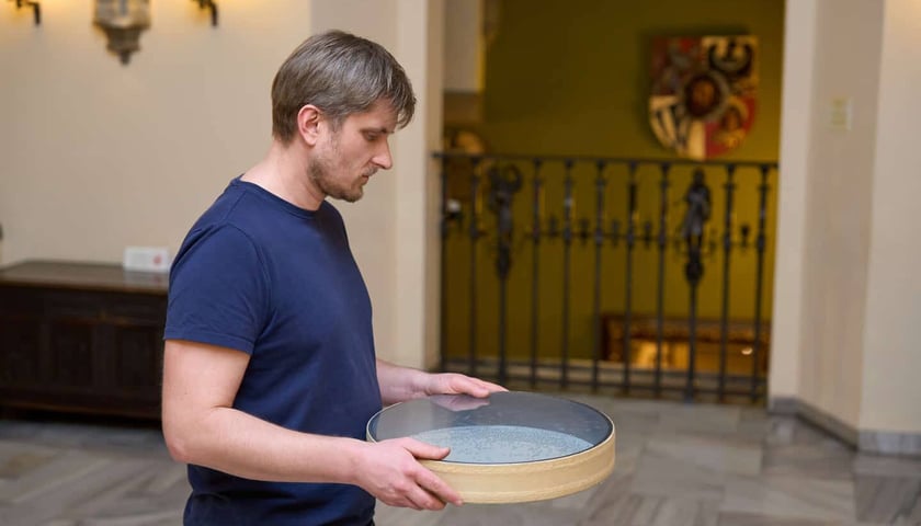 Gala wręczenia Nagrody &bdquo;Odry&rdquo; w Ratuszu połączona z jubileuszem 65-lecia pisma &ndash; zesp&oacute;ł Małe Instrumenty