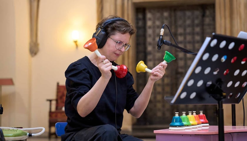 Gala wręczenia Nagrody &bdquo;Odry&rdquo; w Ratuszu połączona z jubileuszem 65-lecia pisma &ndash; zesp&oacute;ł Małe Instrumenty