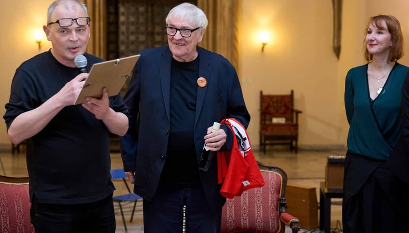 Gala wręczenia Nagrody &bdquo;Odry&rdquo; w Ratuszu połączona z jubileuszem 65-lecia pisma &ndash; prezent od Darka Foksa dla Bohdana Zadury